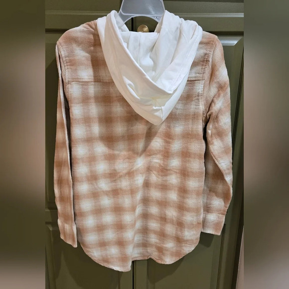 NWT Time & Tru cream and white long sleeve flannel button down shirt - Picture 2 of 4